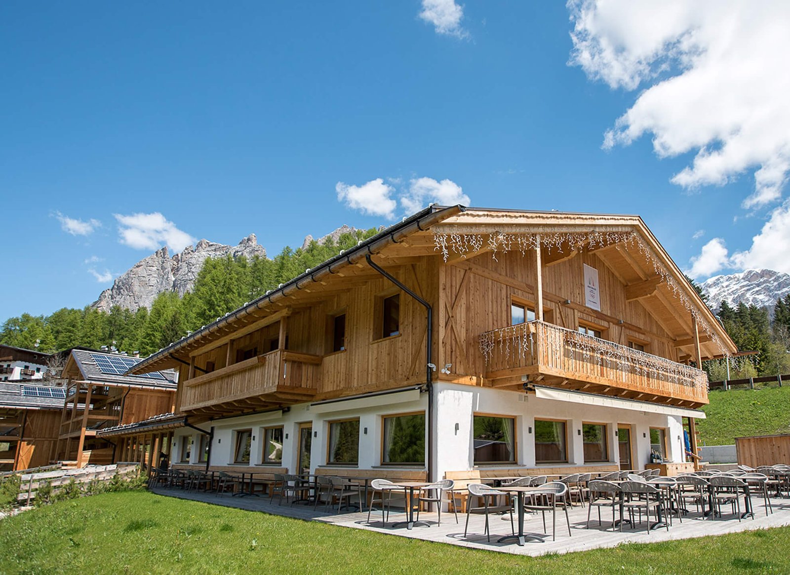 contract-dolomiti-lodge-slide-01